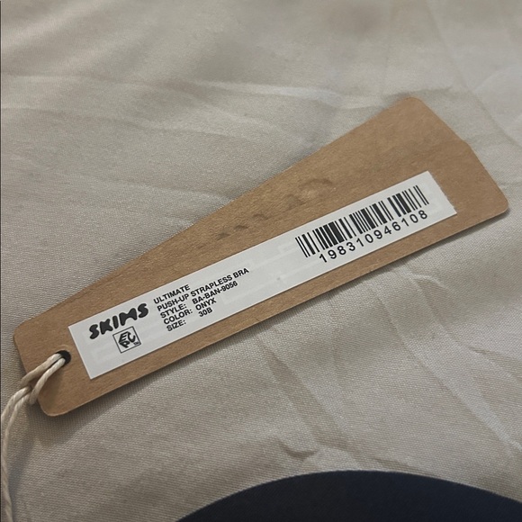 SKIMS Ultimate Strapless Push Up Bra NWT - Picture 3 of 10